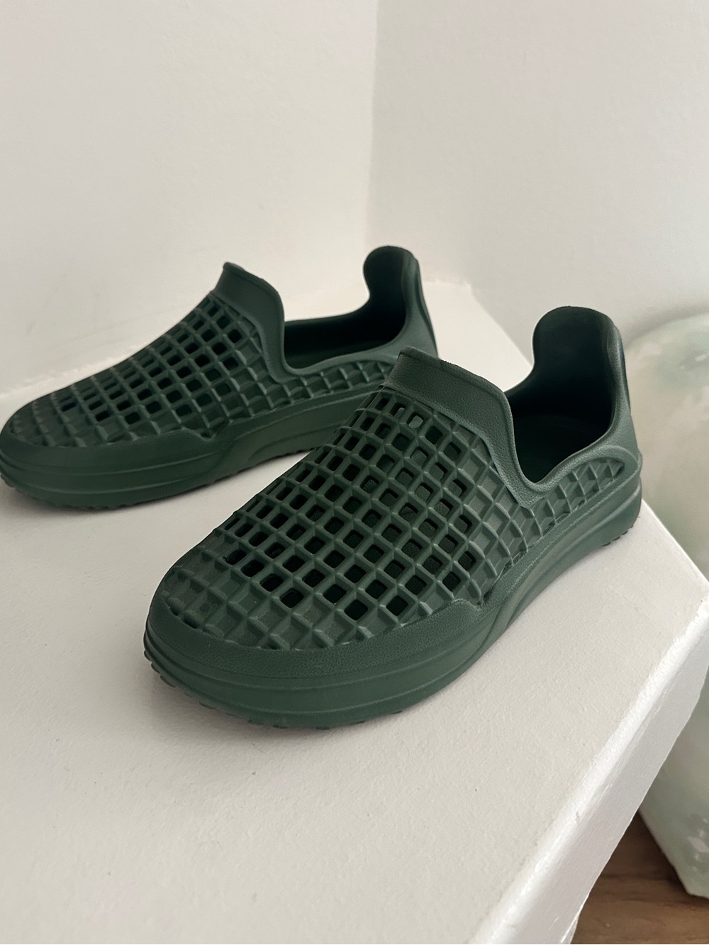 LUSSO Cloud Scenario Green Slip-On Shoes Women’s 9 Men’s 7 - Waterproof & Comfy